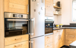 Cuisine Variation en finition huilée sur plinthe en médium