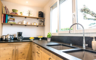 Cuisine Variation en finition huilée sur plinthe en médium