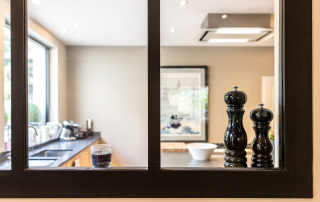 verrière en gris foncé de l'Atelier Alexandrin