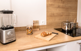 plan stratifié de cuisine TEISSA en chêne moyen à noeuds