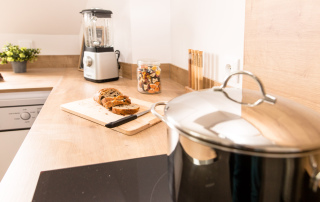 plan stratifié de cuisine TEISSA en chêne moyen à noeuds